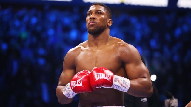 Article thumbnail: Joshua's bout with 39-year-old Robert Helenius erodes more credibility (Photo: Getty)